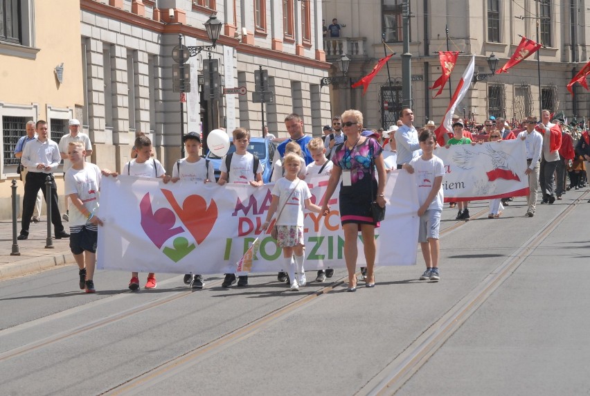 Kraków. Ulicami miasta przeszedł Marsz dla Życia i Rodziny [ZDJĘCIA]