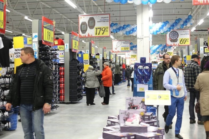 W sklepach Decathlon trwa sierpniowa wyprzedaż. Można tam...