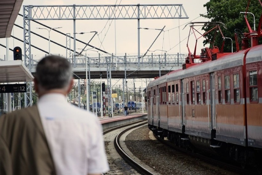 Toruń. Odszkodowanie za uraz w pociągu. Bagaż spadł na pasażera