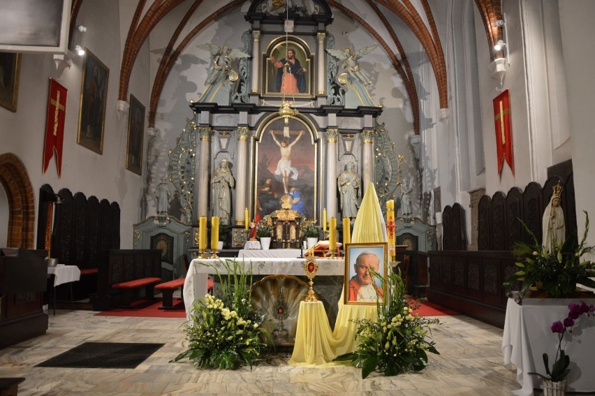Lębork. W Sanktuarium msza dziękczynna i błogosławieństwo relikwiami świętego Jana Pawła II