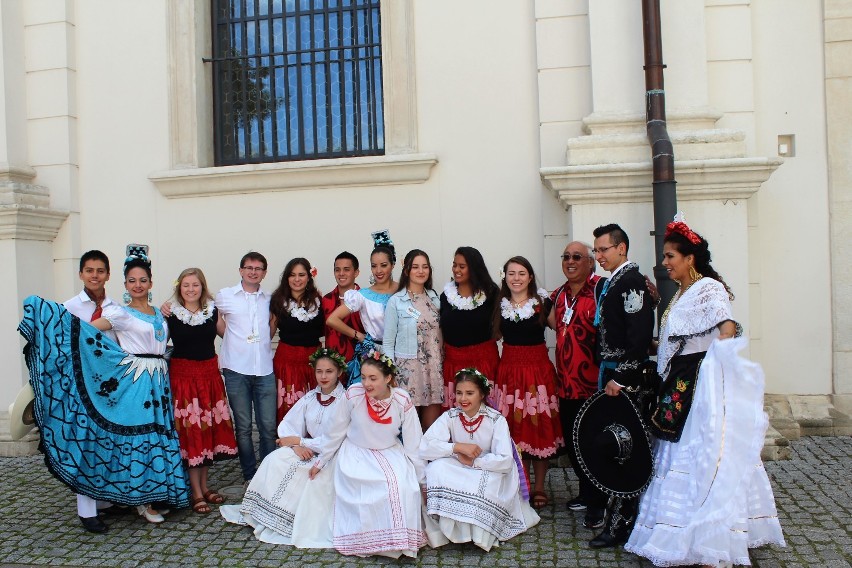 "EUROFOLK Zamość 2017". Międzykontynentalne śpiewanie w Katedrze Zamojskiej