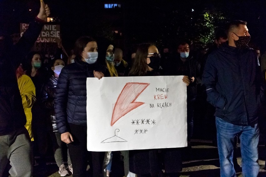 Demonstracje w Wieluniu: spory o wulgaryzmy i słowne ataki na posła ZDJĘCIA 