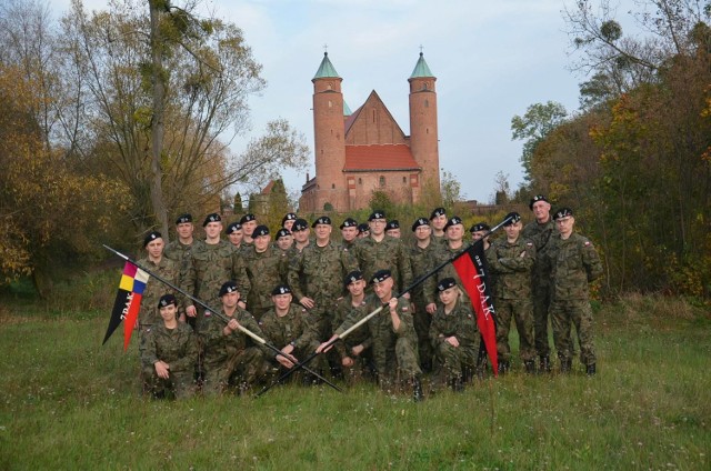 Żołnierze 7. dywizjonu Artylerii Konnej Wielkopolskiej z międzyrzeckiej brygady wzięli udział w historycznej podróży śladami swoich poprzedników.