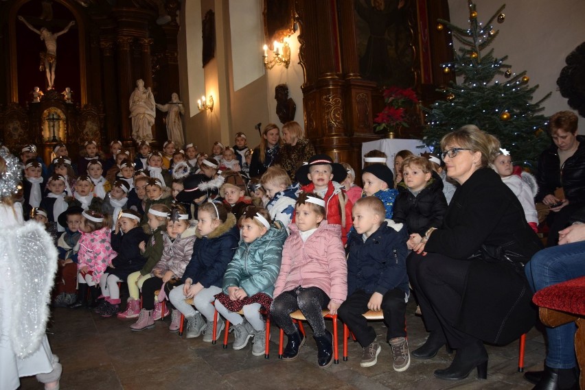 Koncert kolęd i pastorałek w kościele Franciszkanów w Wieluniu. Wystąpiły dzieci z Przedszkola nr 1 [ZDJĘCIA]