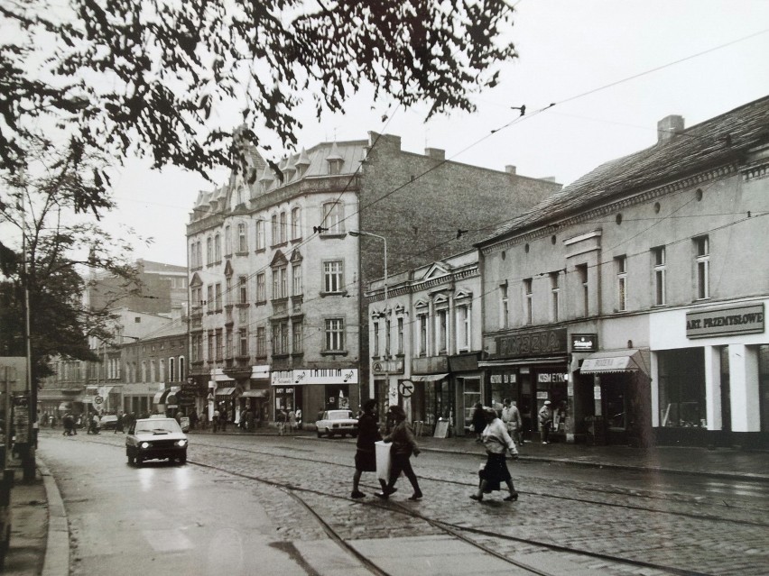 Tu inne ujęcie zabrzańskiego deptaka. Sklepy Parys, Helena,...