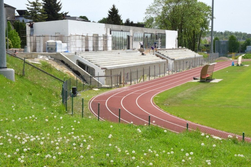 Stadion w Busku-Zdroju coraz bliżej. Trwa budowa nowoczesnego zaplecza. Zobacz zdjęcia i film