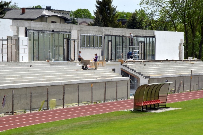 Stadion w Busku-Zdroju coraz bliżej. Trwa budowa nowoczesnego zaplecza. Zobacz zdjęcia i film