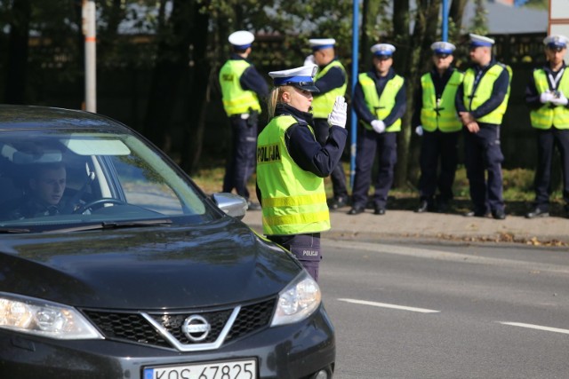 Młodzi adepci policji uczyli się kierować ruchem w Rudzie Śląskiej