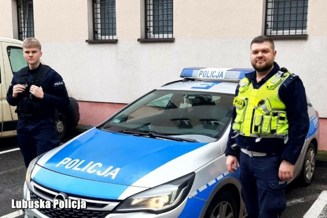 Policjanci z Gubina: aspirant sztabowy Bartosz Palto i posterunkowy Radosław Budzianowski uratowali kobietę.