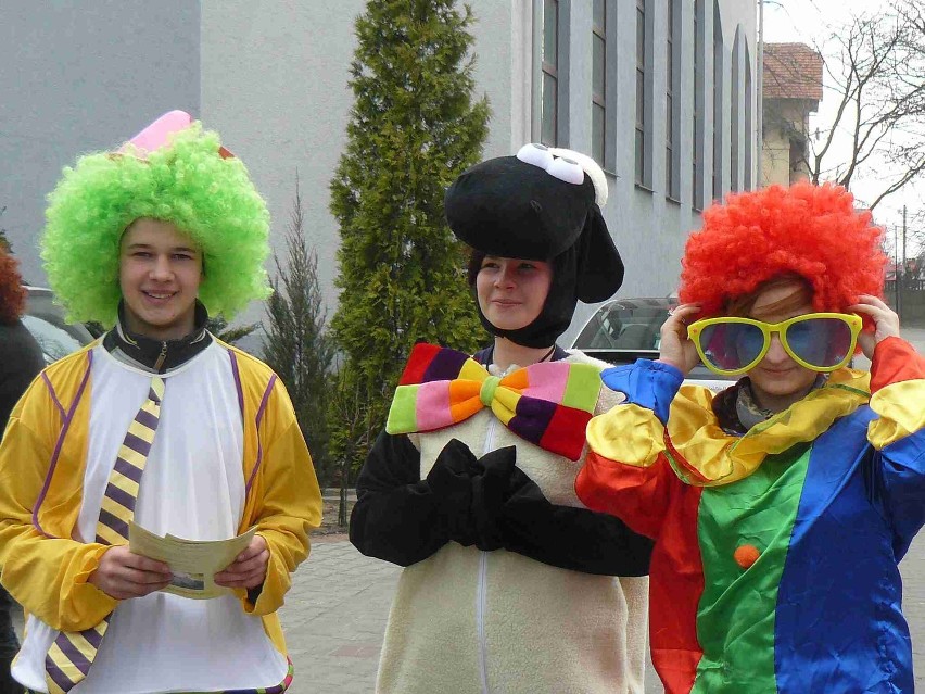 Krotoszyn - Uczniowie ZSP 3 przeszli przez miasto w wiosennych nastrojach