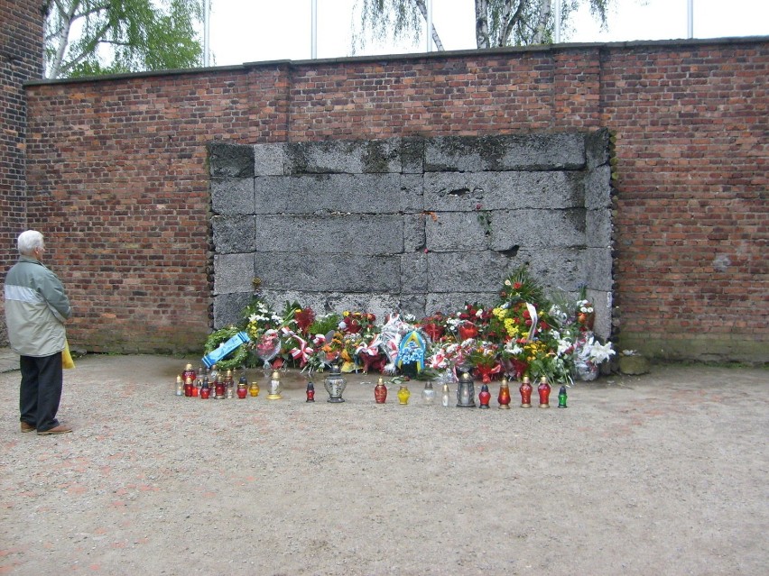 Ściana Śmierci w obozie Auschwitz.