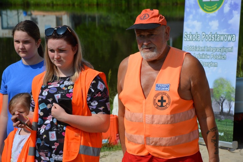 Siemirowice. Szkoła w Przerytem i WOPR zaprosili na pokaz ratownictwa wodnego na akwenie w Siemirowicach