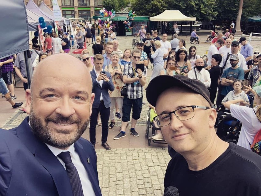 Prezydent Wrocławia Jacek Sutryk gotował w sobotę na pl. Solnym [ZDJĘCIA]