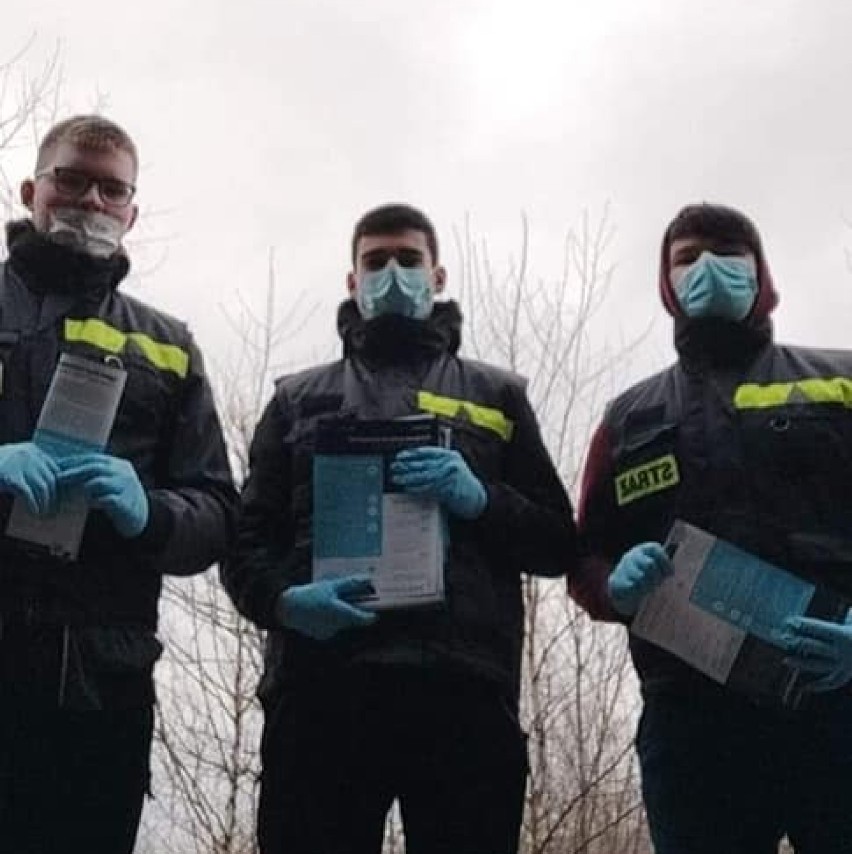 Strażacy z OSP Buszkowice roznosili ulotki zachęcające do szczepienia przeciwko COVID-19 [ZDJĘCIA]
