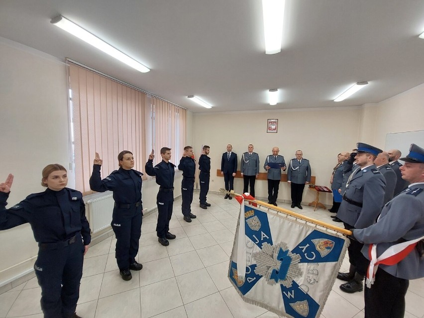 Nowi funkcjonariusze Komendy Powiatowej Policji w Dębicy złożyli uroczyste ślubowanie [ZDJĘCIA]