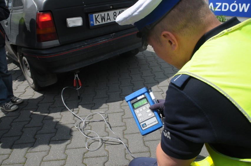 Akcja "Smog". Policja w całym kraju sprawdza spaliny, strzeżcie się „kopciuchy"! [ZDJĘCIA]