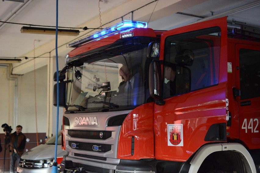 Strażacy mają nowe wozy i sprzęt. Za ponad 1,3 mln zł! [wideo]