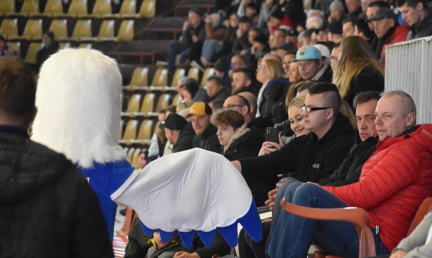 Fani hokeja w Oświęcimiu fetowali zdobycie brązowego medalu...