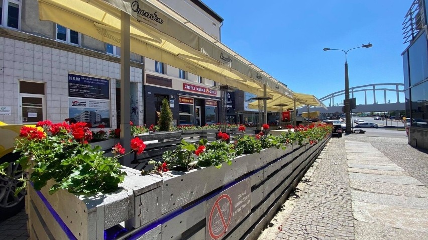 Niektóre z ogródków gastronomicznych zajmują kilkaset metrów...