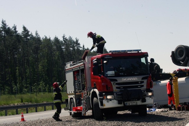 Okoliczności obu wypadków badają funkcjonariusze policji.