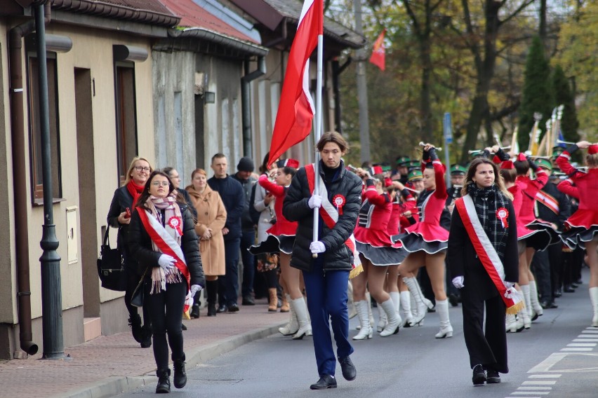 Dzień Niepodległości w Rogoźnie. Mieszkańcy przeszli w uroczystym pochodzie [ZDJĘCIA]