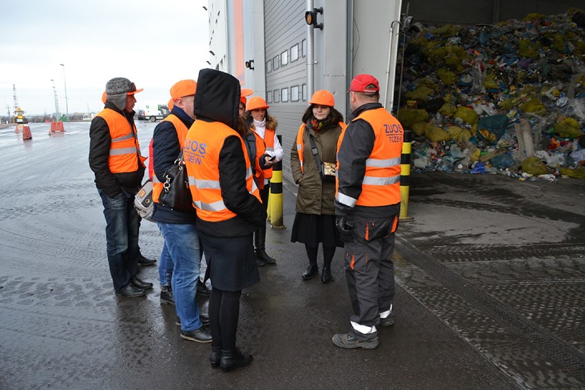 Ukraińscy dziennikarze odwiedzili tczewską sortownię śmieci [ZOBACZ ZDJĘCIA]