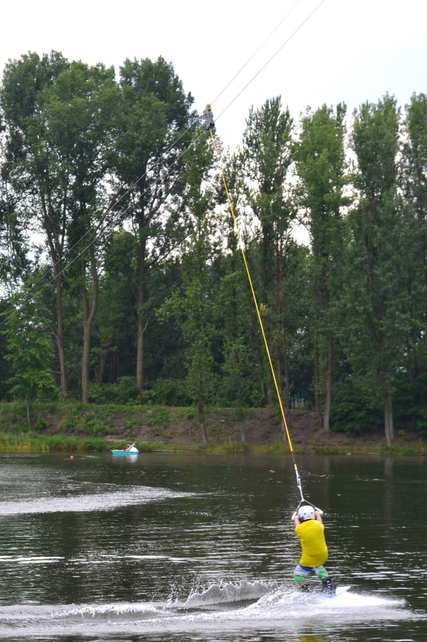 Sosnowiec: wyciąg wakeboardowy na Stawikach zainaugurował działalność [ZDJĘCIA]