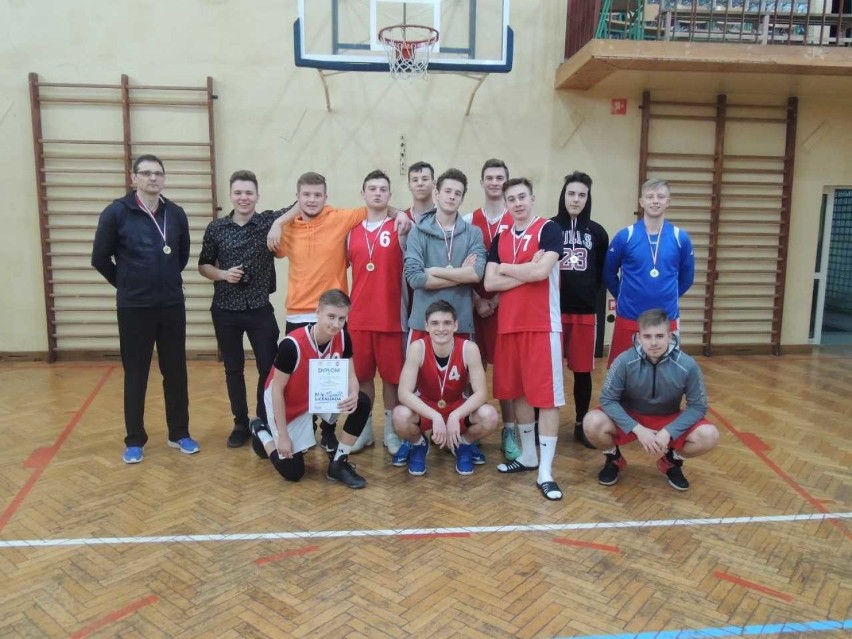 I LO najlepsze w mistrzostwach powiatu wieluńskiego dziewcząt i chłopców szkół ponadgimnazjalnych w koszykówce[WYNIKI]
