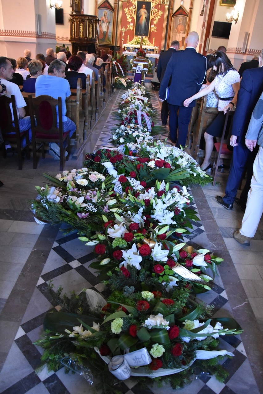 Ostatnie pożegnanie prezesa WSK PZL Kalisz Bogdana Karczmarza w kościele pw. św. Gotarda