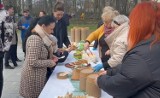Działacze PiS w Radomsku zaprosili do Parku Świętojańskiego na wielkanocny żurek. FILM, ZDJĘCIA