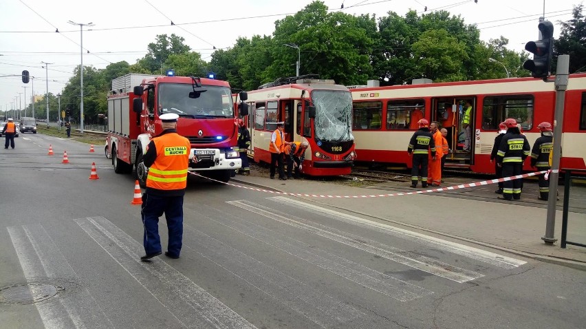 Zderzenie tramwajów we Wrzeszczu. 10 osób w szpitalu [ZDJĘCIA, WIDEO]