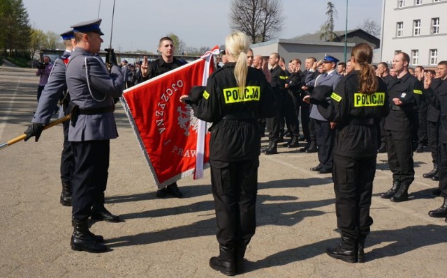 Ślubowanie policjantów to pierwszy krok na drodze do służby w formacji mundurowej