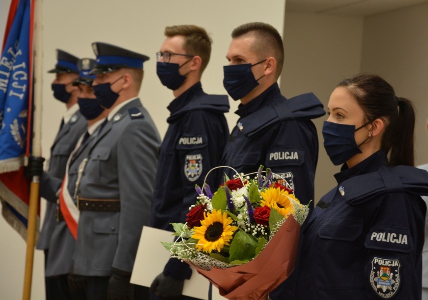 Święto Policji w Suwałkach. Awanse, życzenia i gratulacje [Zdjęcia]
