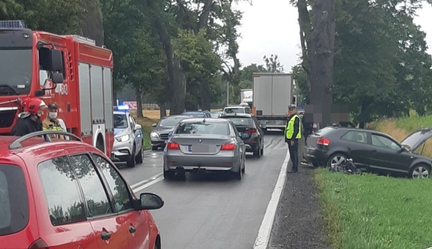 Gmina Gardeja. Zderzenie dwóch aut na DK 55 na trasie Gardeja - Kwidzyn. Jedna osoba trafiła do szpitala [ZDJĘCIA]