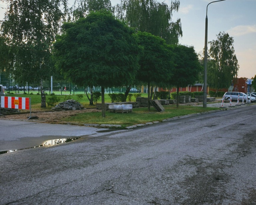 Ulica Paca w Suwałkach jest remontowana. Prace rozpoczęły się od chodnika [Zdjęcia]
