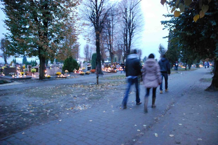 Krotoszyn - Akcja Znicz. Harcerska praca i zapalanie zniczy. ZDJĘCIA