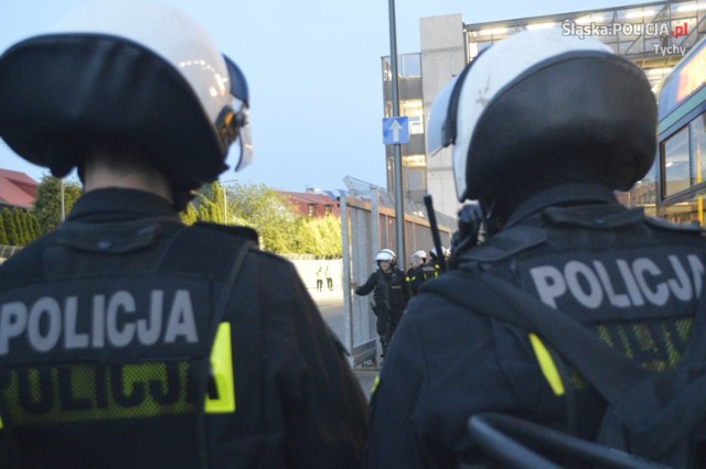 Policjanci zatrzymali 18 uczestnika zamieszek przed meczem GKS-u Tychy z GKS-em Katowice
