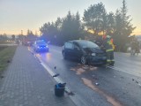 Wypadek trzech samochodów na DW 977 w Tuchowie. W akcji strażacy, policja i pogotowie ratunkowe