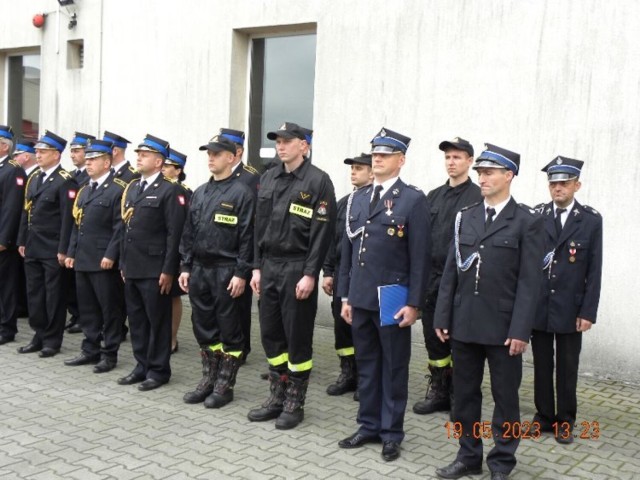 St. asp. Piotr Gaik został doceniony za wieloletnią gotowość w działaniach pożarniczych oraz zasługi dla społeczności lokalnej.