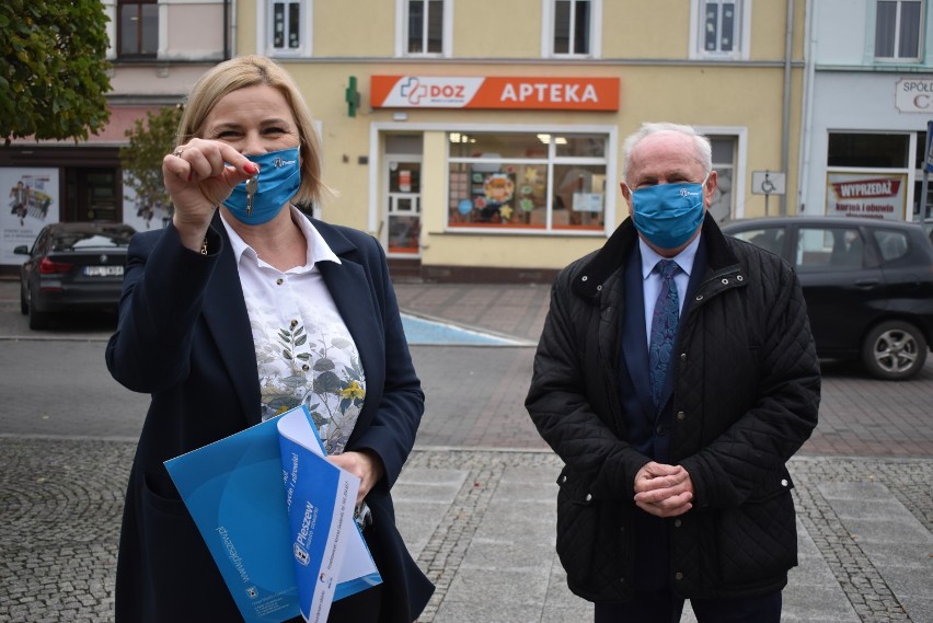 Na terenie miasta stanęły dwa nowe pojemniki na nakrętki wykonane przez firmę Spomasz. Charytatywne przedsięwzięcie to wspólne dzieło gminy i miasta Pleszew oraz Fundacji Bread of Life