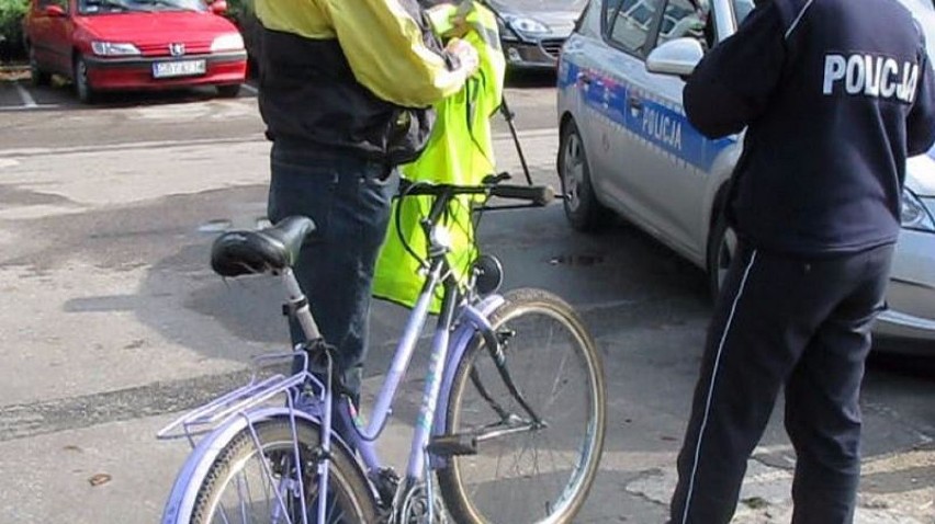 Policjanci skontrolowali rowerzystów, poruszających się po drogach powiatu ZDJĘCIA