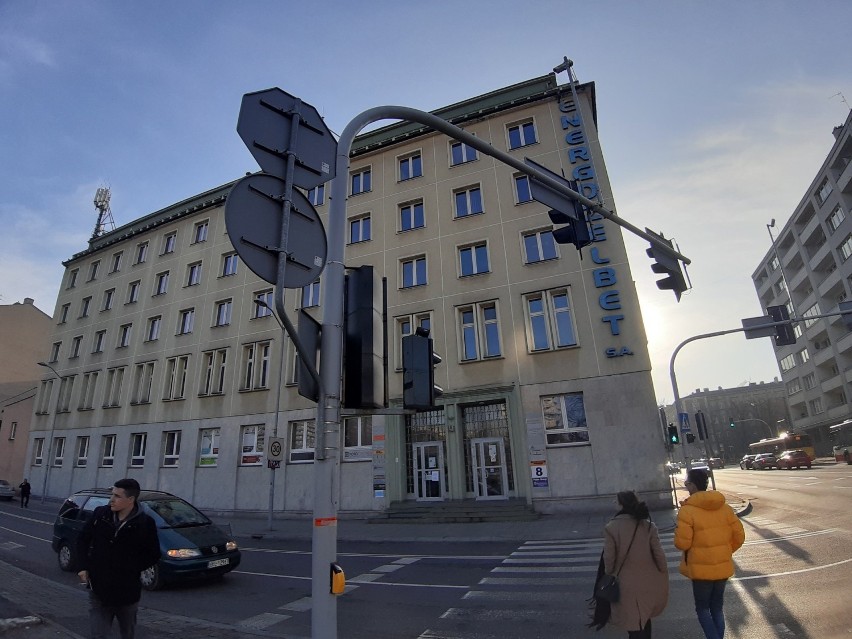 Hotel Vienna House R.evo w biurowcu Energożelbetu na rogu...