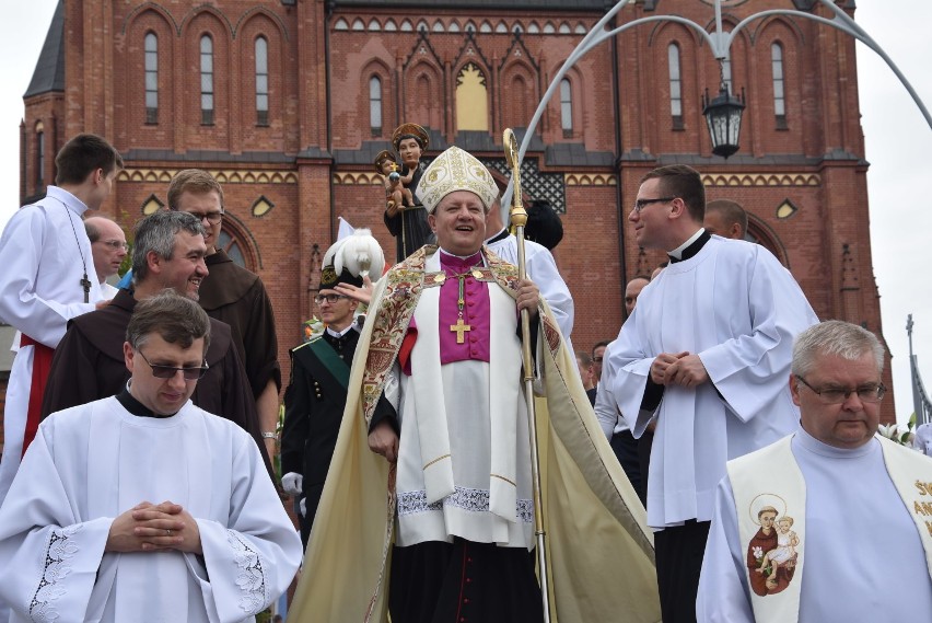 Procesja z figurą św. Antoniego na ulicach Rybnika. Dziś odpust w Bazylice