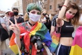 Protest pod Kopernikiem przeciwko zatrzymaniu aktywistki LGBT Margot i brutalności policji ZDJĘCIA