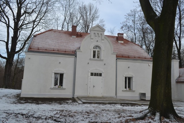 Tak budynek po dawnej siedzibie sanepidu w Mysłowicach wygląda obecnie, w lutym 2021 roku. 

Zobacz kolejne zdjęcia. Przesuń zdjęcia w prawo - wciśnij strzałkę lub przycisk NASTĘPNE