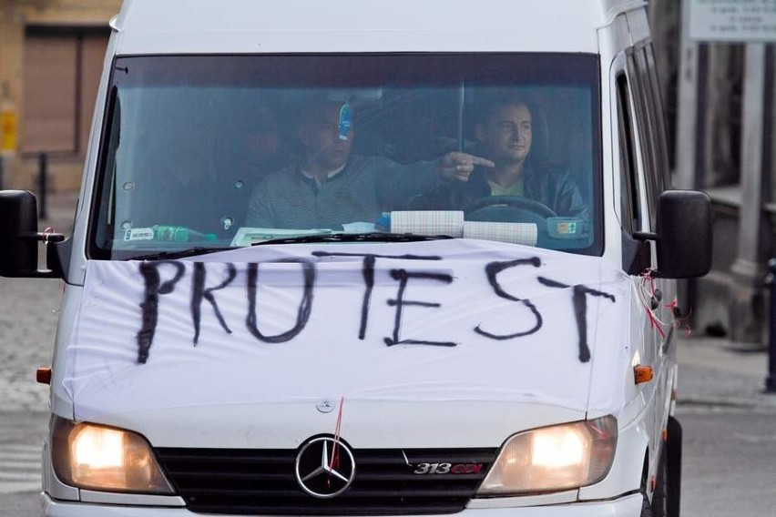 Wałbrzych: Protest prywatnych przewoźników (ZDJĘCIA, FILM)