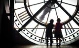 Zmiana czasu na zimowy 2022. Kiedy przestawiamy zegarki? Kiedy ostatnia zmiana czasu? Jak zmiana czasu wpływa na zdrowie?