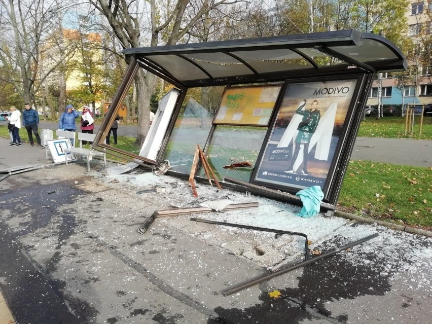 Wrocław. Kierowca, który wjechał w ludzi na przystanku, został zatrzymany. Jest kompletnie pijany!