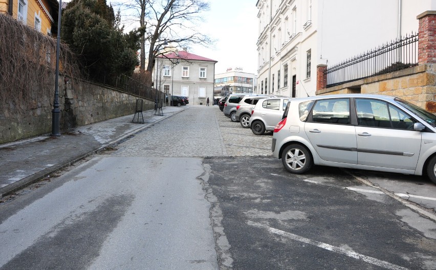 Będzie ciąg dalszy remontu ulicy Grodzkiej w Krośnie. Pierwszy przetarg unieważniony. Miasto zapowiada kolejny [ZDJĘCIA]