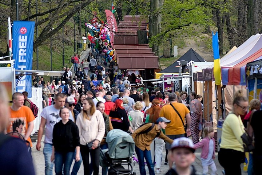 Co zjeść na Festiwalu Kwiatów w Zamku Książ w Wałbrzychu. Jest tam największa na Dolnym Śląsku strefa gastronomiczna ZDJĘCIA, CENY